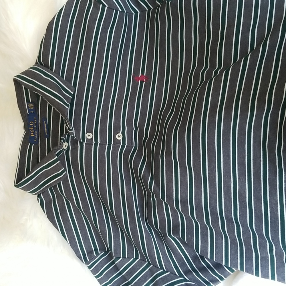Polo Ralph Lauren men's polo in very good preowned condition.